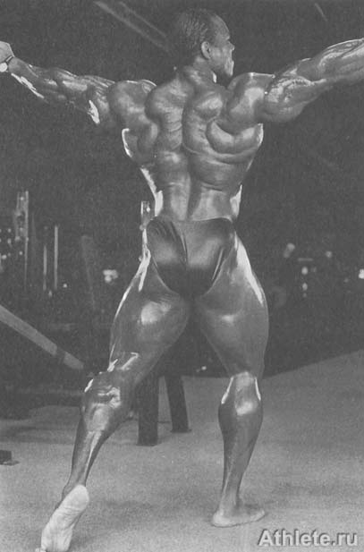 Флекс Уилер известен своими исключительно хорошими наследственными характеристиками, но мощность и мускулистость его спины показывает, как упорно он стремился к реализации своих возможностей.